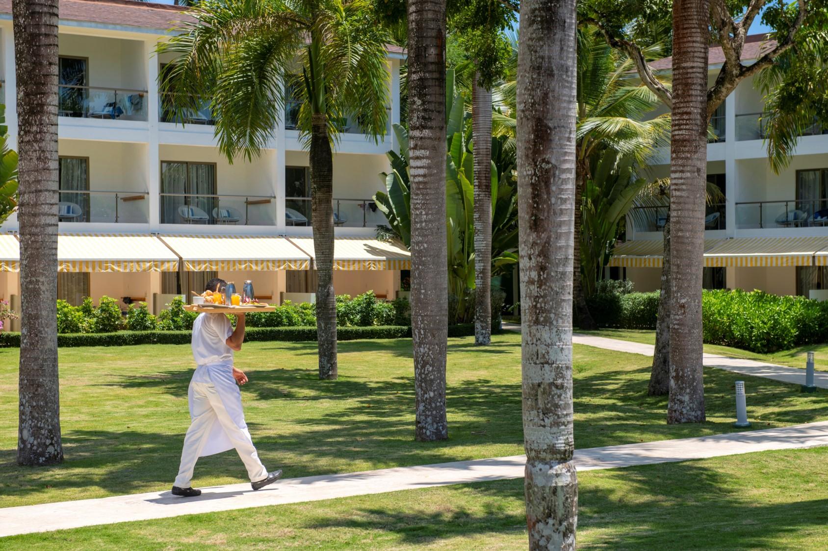 Viva V Samana By Wyndham, A Trademark Adults All Inclusive Las Terrenas Exterior photo A butler at the Four Seasons Resort Punta Cana