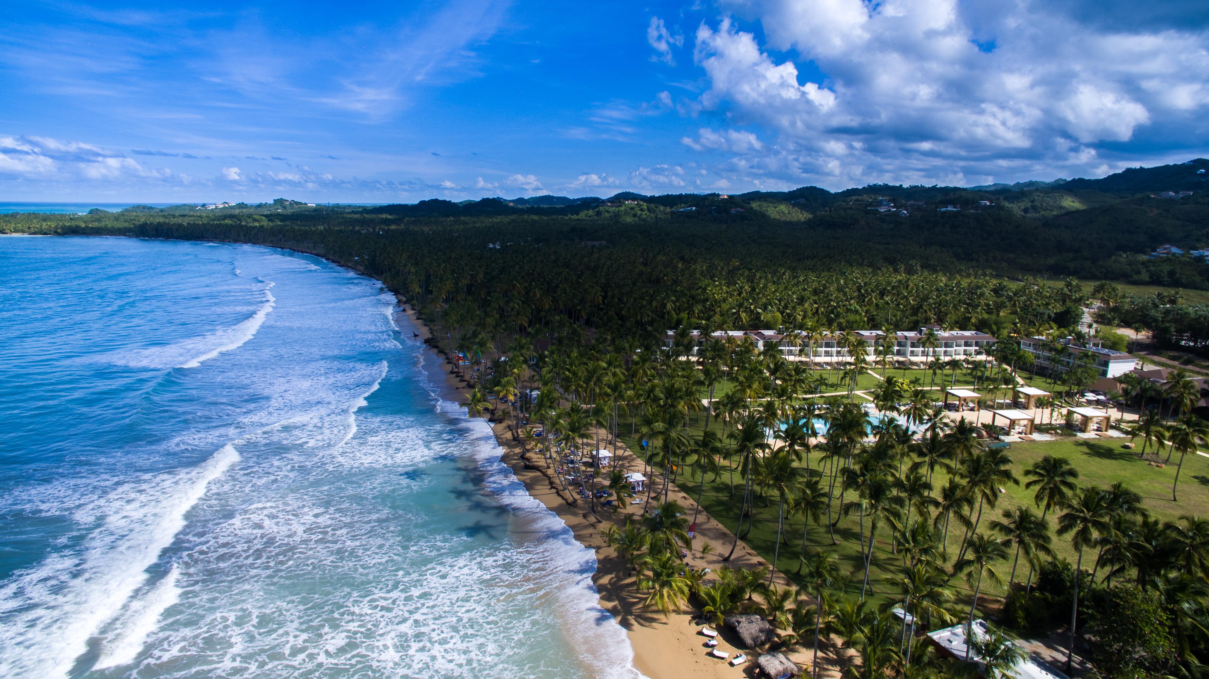 Viva V Samana By Wyndham, A Trademark Adults All Inclusive Las Terrenas Exterior photo Aerial view of the beach