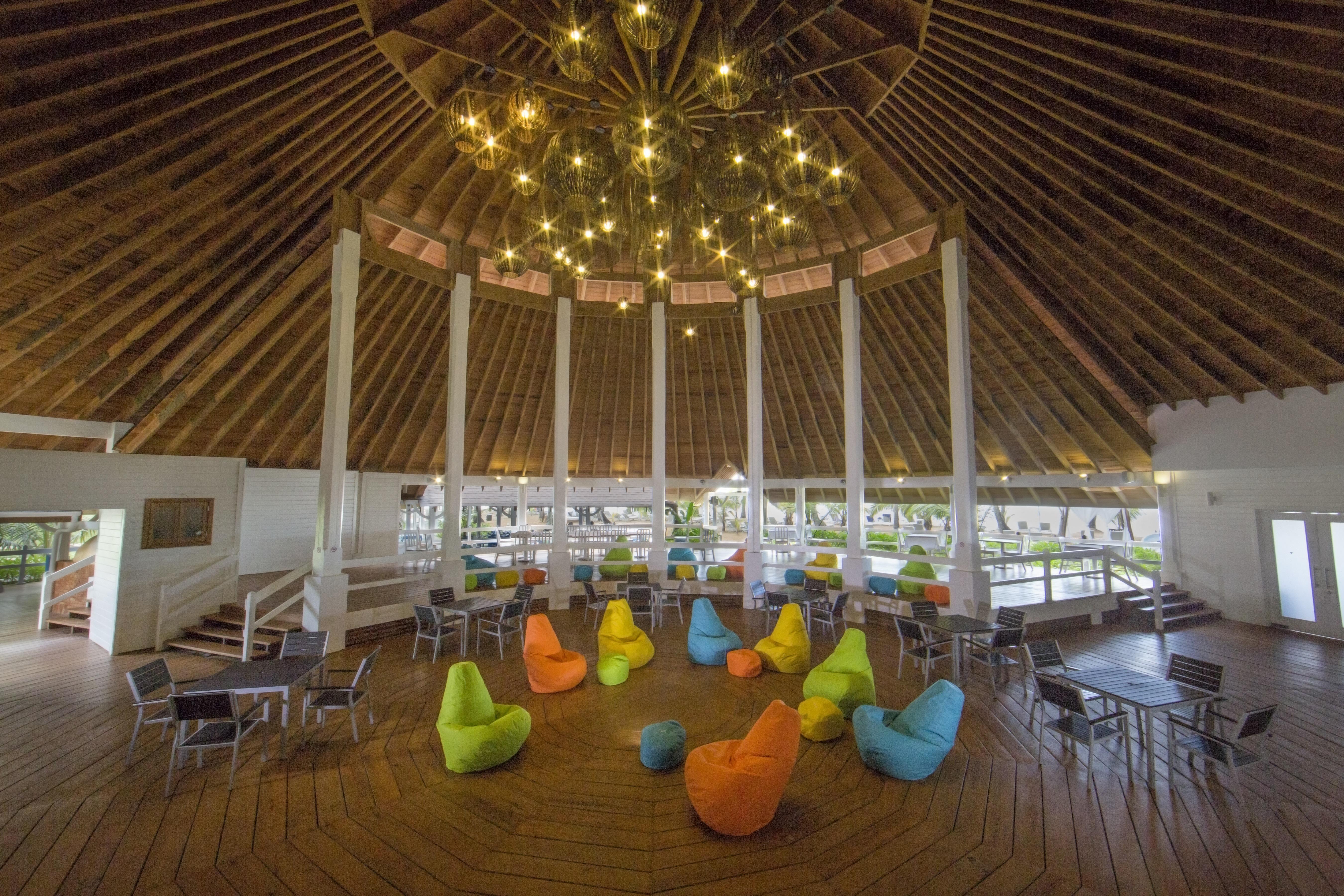 Viva V Samana By Wyndham, A Trademark Adults All Inclusive Las Terrenas Exterior photo The interior of the library