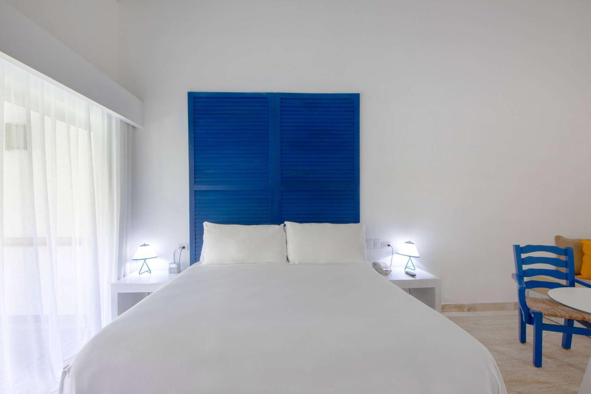 Viva V Samana By Wyndham, A Trademark Adults All Inclusive Las Terrenas Exterior photo A bedroom at the hotel