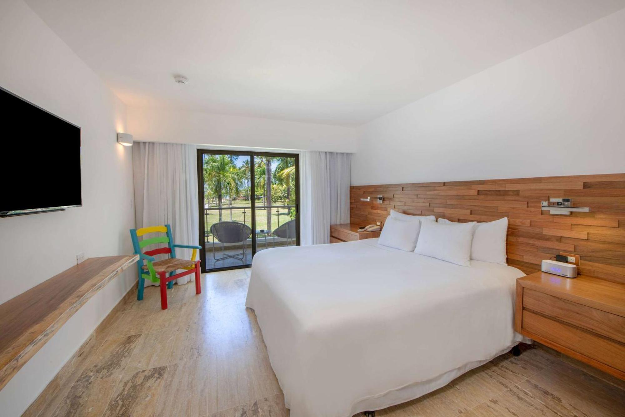 Viva V Samana By Wyndham, A Trademark Adults All Inclusive Las Terrenas Exterior photo A room at the hotel