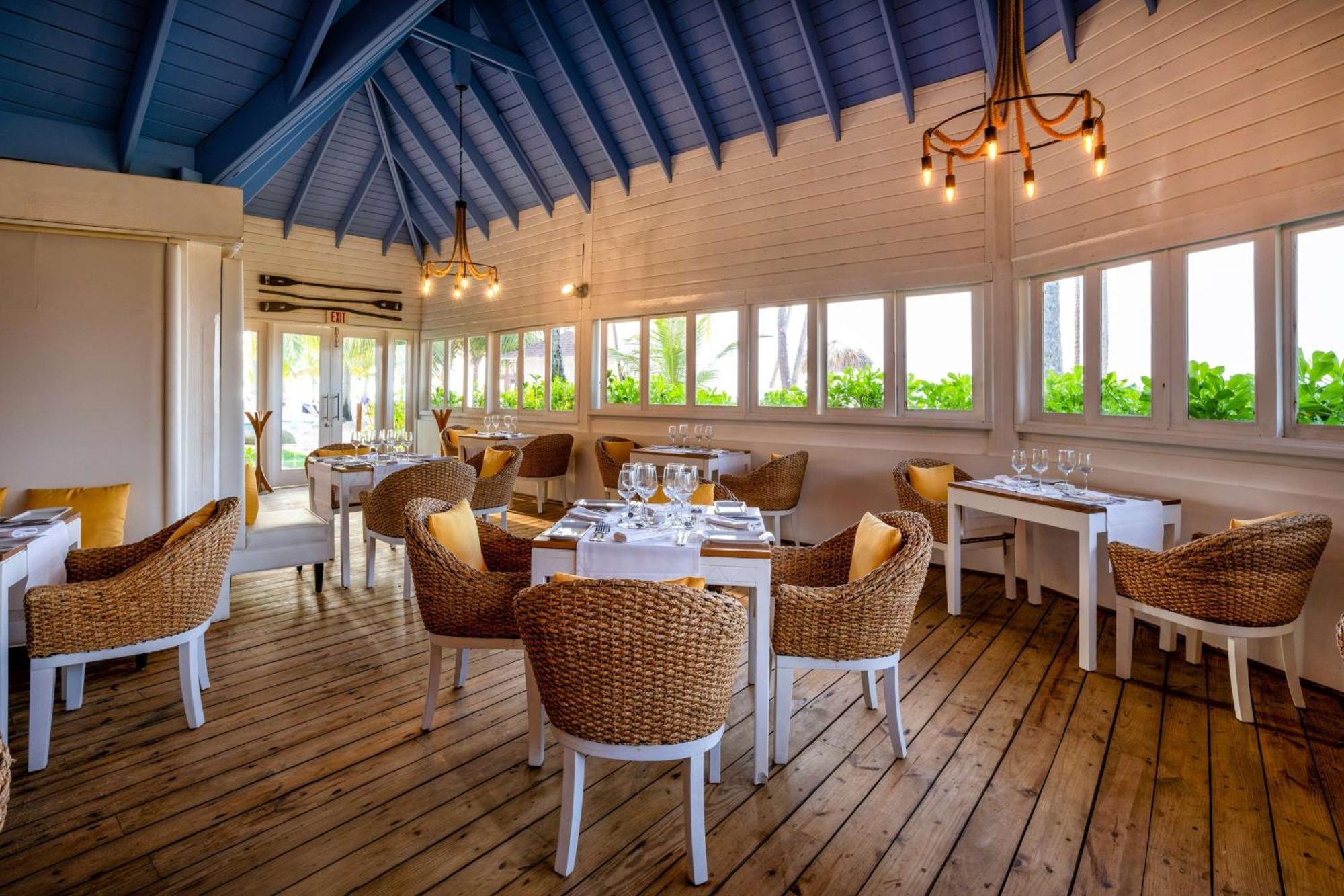 Viva V Samana By Wyndham, A Trademark Adults All Inclusive Las Terrenas Exterior photo The restaurant at the hotel