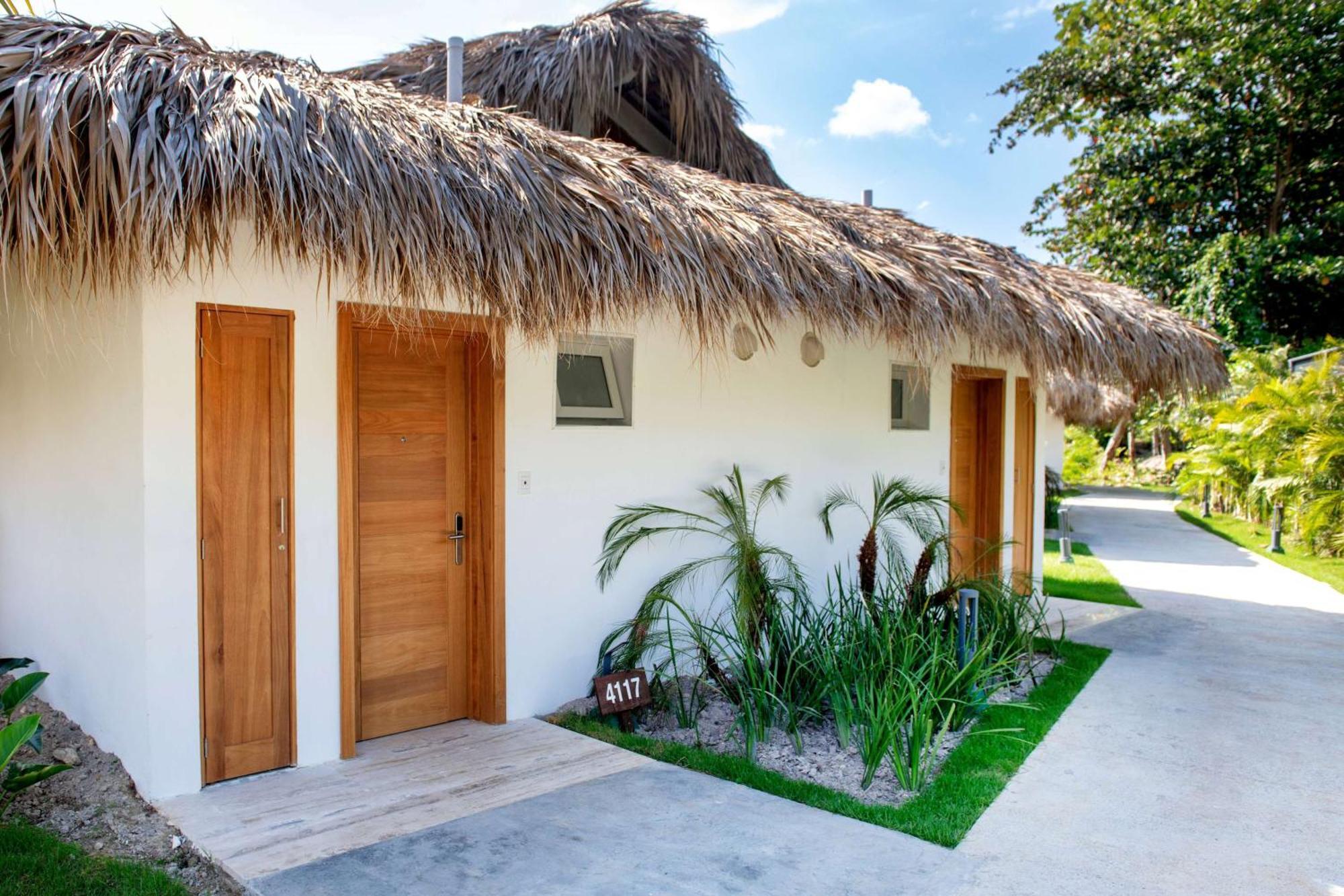 Viva V Samana By Wyndham, A Trademark Adults All Inclusive Las Terrenas Exterior photo The bathrooms at the resort