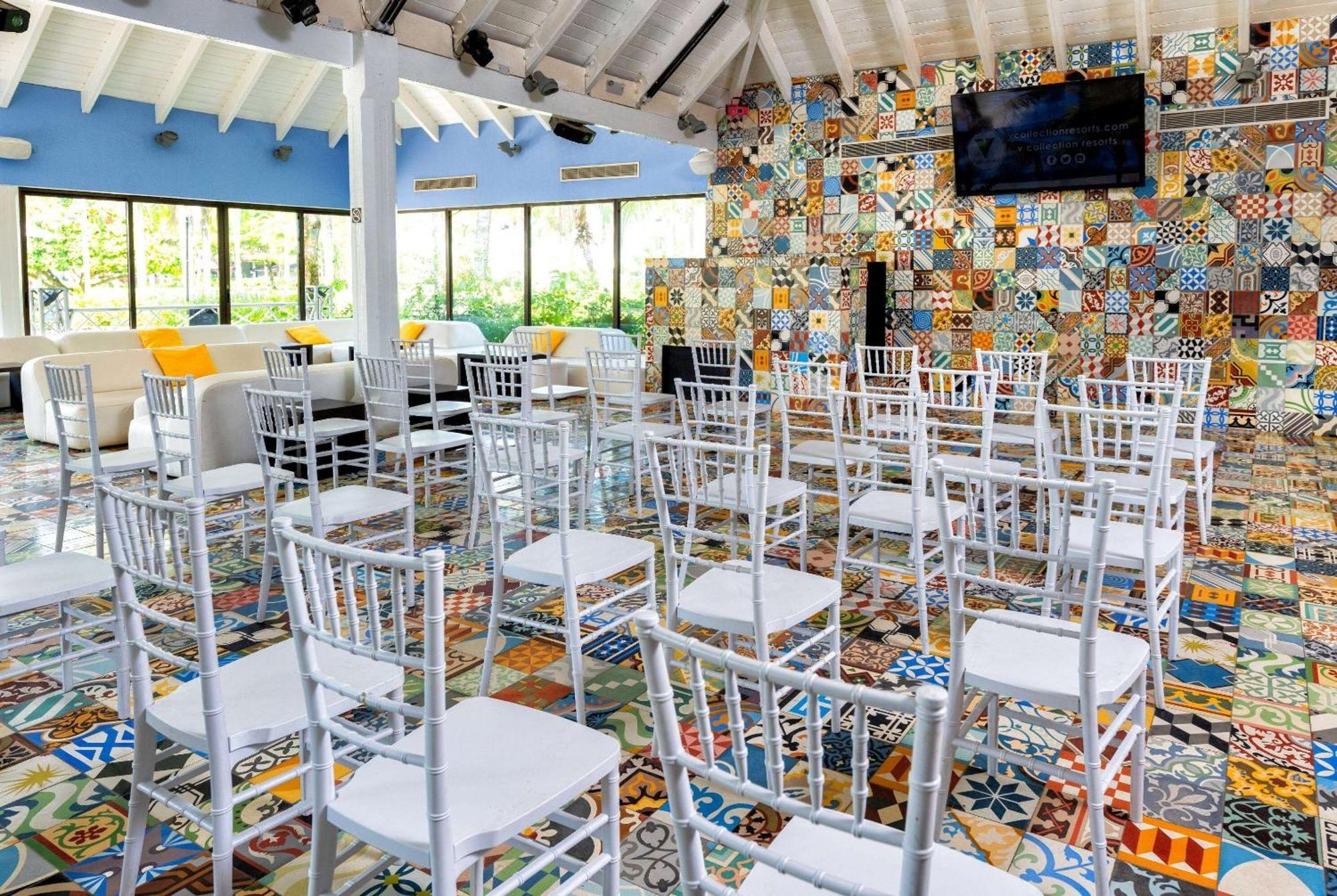 Viva V Samana By Wyndham, A Trademark Adults All Inclusive Las Terrenas Exterior photo The interior of the clubhouse